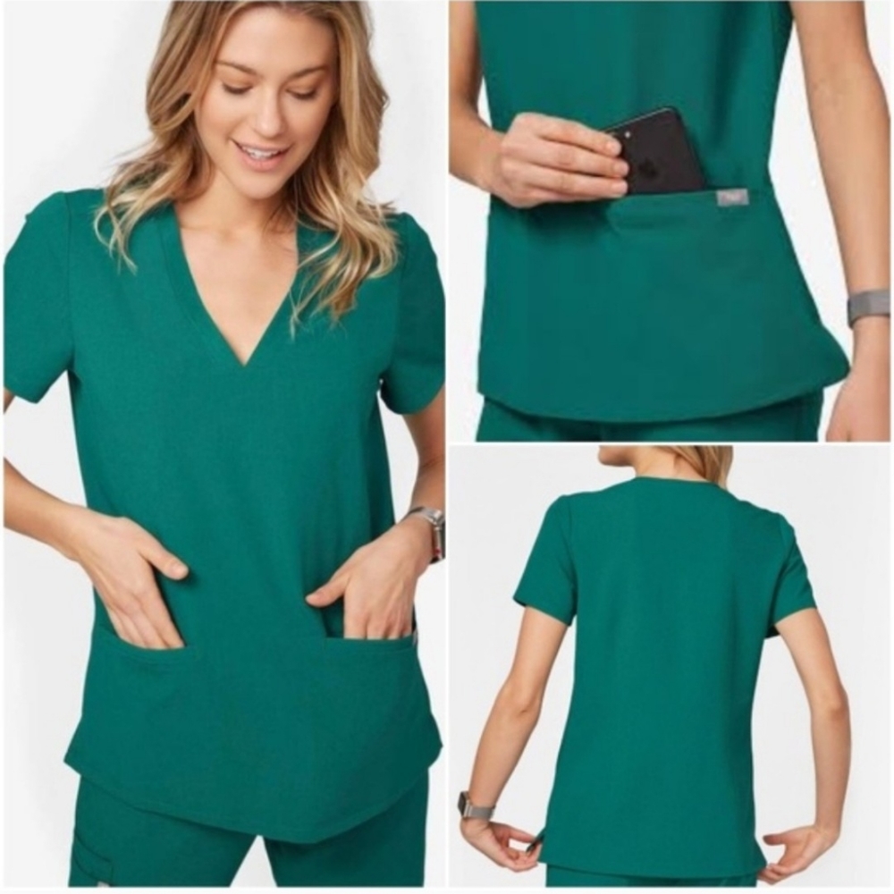 Figs scrub top